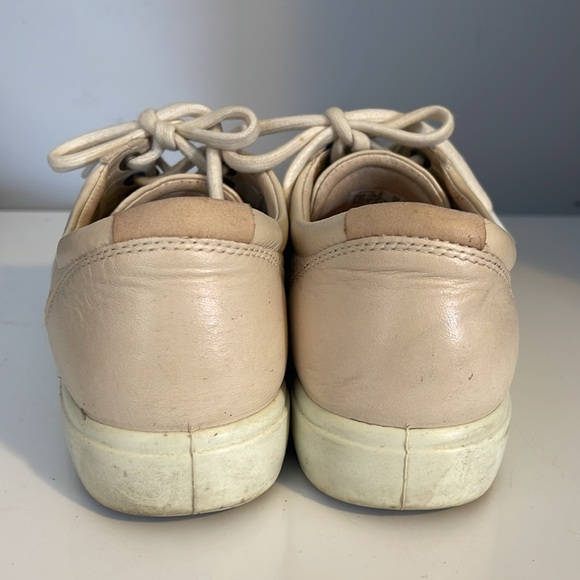 ECCO womens soft leather cream sneaker size 40 - Picture 3 of 5